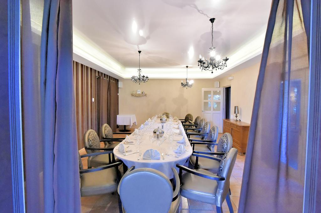 Le Domaine Des Oliviers Hotel Pierrelatte ภายนอก รูปภาพ