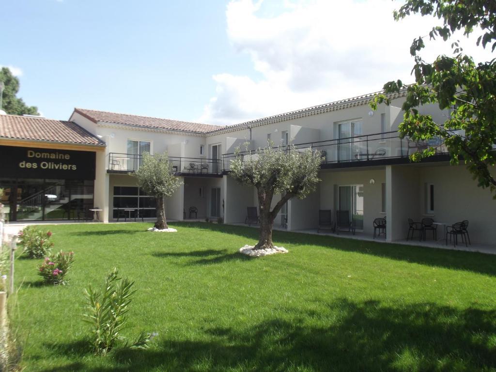 Le Domaine Des Oliviers Hotel Pierrelatte ภายนอก รูปภาพ