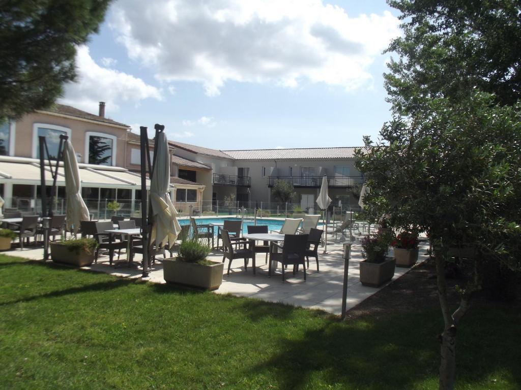 Le Domaine Des Oliviers Hotel Pierrelatte ภายนอก รูปภาพ