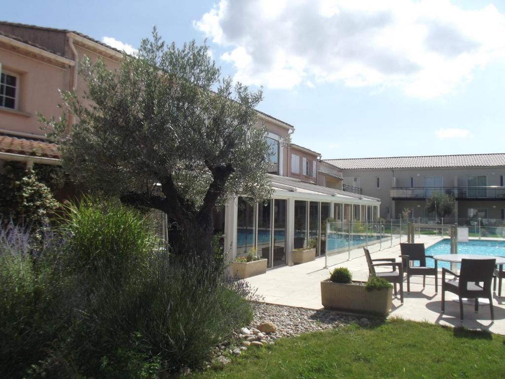 Le Domaine Des Oliviers Hotel Pierrelatte ภายนอก รูปภาพ
