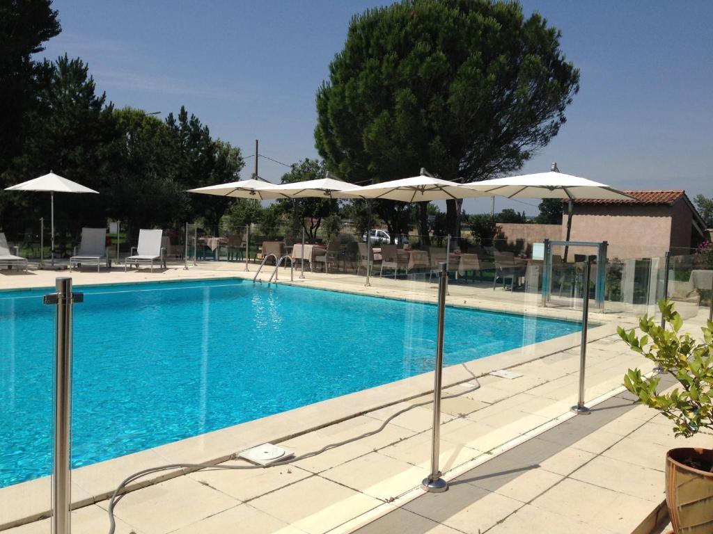 Le Domaine Des Oliviers Hotel Pierrelatte ภายนอก รูปภาพ