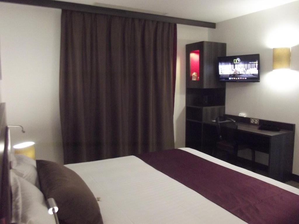 Le Domaine Des Oliviers Hotel Pierrelatte ภายนอก รูปภาพ