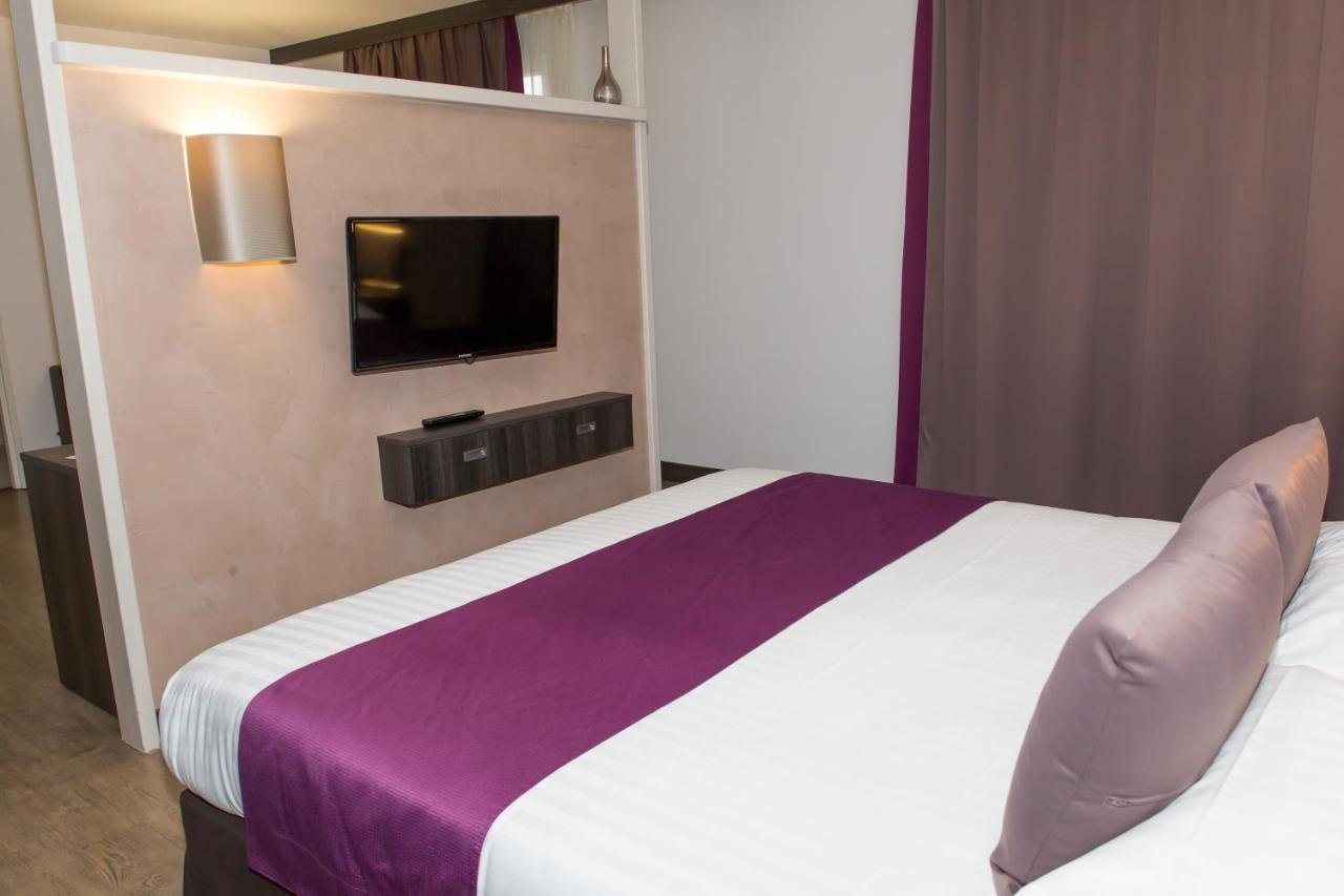 Le Domaine Des Oliviers Hotel Pierrelatte ภายนอก รูปภาพ